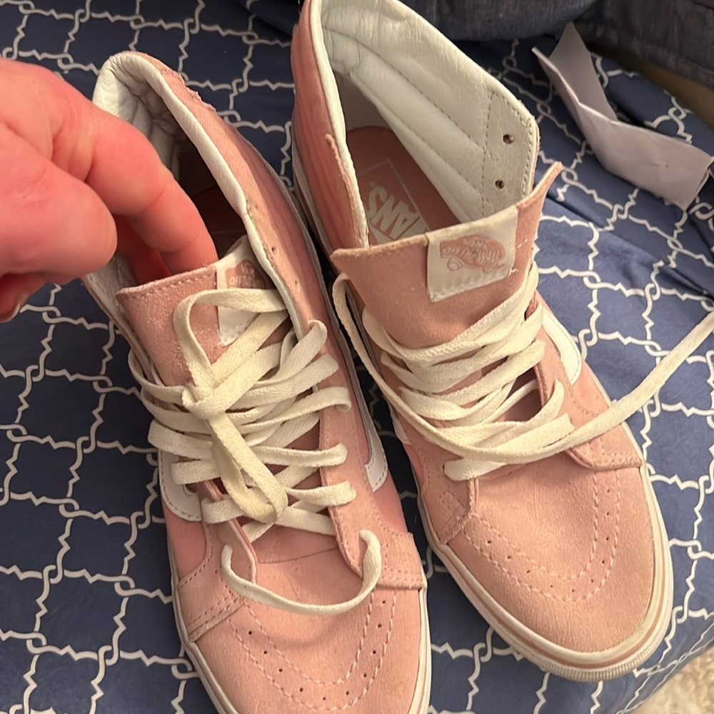 Women’s Sk8 high size 9 pink hardly worn high tops.